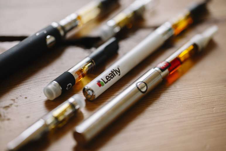 Dab Pen Pen vs. Best CBD Gummies UK